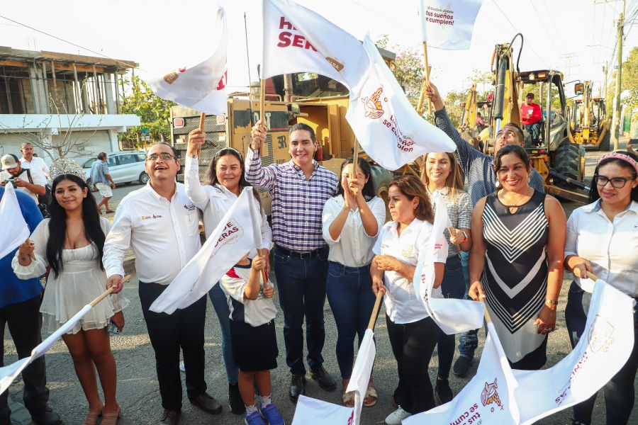 valle Héctor Santana inicia pavimentación de calle Valle de México