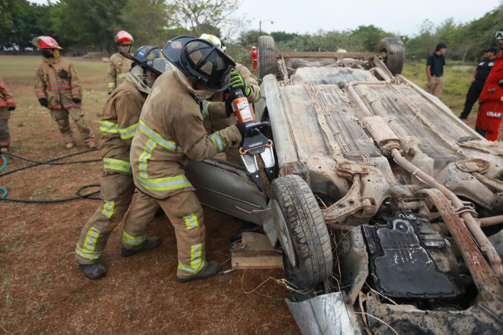 Imagen-de-WhatsApp-2025-06-04-a-las-10.00.00_101acf14-1024x682 Geraldine fortalece a los bomberos de Tepic con apoyo de expertos.