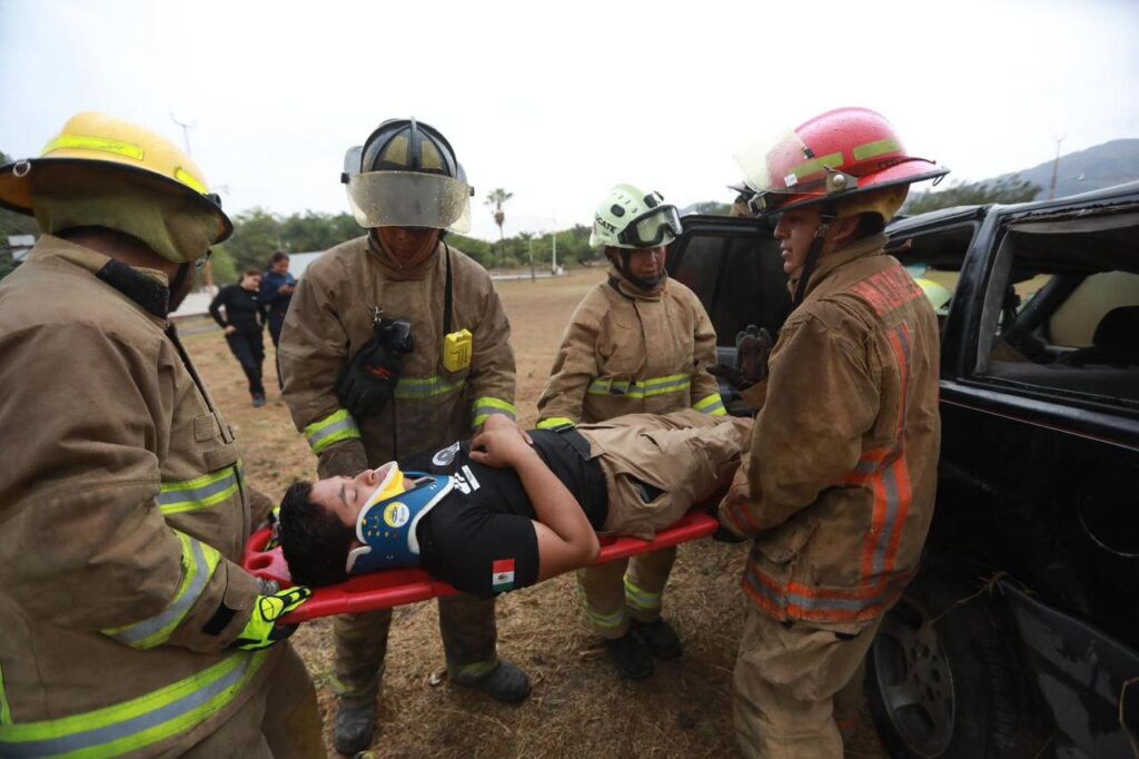 Imagen-de-WhatsApp-2025-06-04-a-las-10.00.00_88e626f9-1024x682 Geraldine fortalece a los bomberos de Tepic con apoyo de expertos.