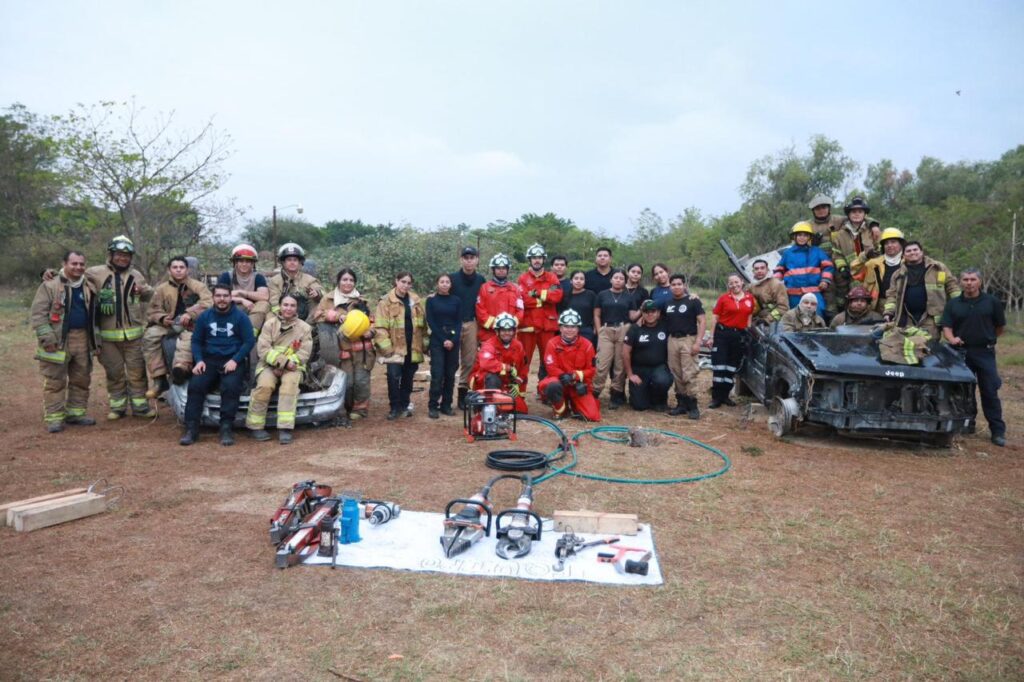 Imagen-de-WhatsApp-2025-06-04-a-las-10.00.01_1e5efa92-1024x682 Geraldine fortalece a los bomberos de Tepic con apoyo de expertos.