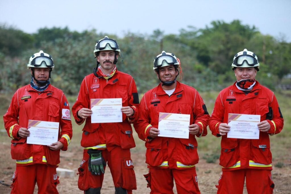 Imagen-de-WhatsApp-2025-06-04-a-las-10.00.01_3c68e8b4-1024x682 Geraldine fortalece a los bomberos de Tepic con apoyo de expertos.