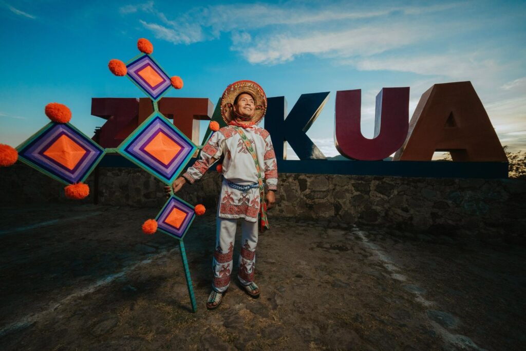 WhatsApp-Image-2025-07-15-at-4.20.43-PM-2-1024x683 La cultura wixárika se abre paso en el mundo y Geraldine reconoce a pueblos originarios