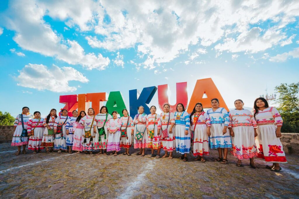 WhatsApp-Image-2025-07-15-at-4.20.43-PM-3-1024x683 La cultura wixárika se abre paso en el mundo y Geraldine reconoce a pueblos originarios