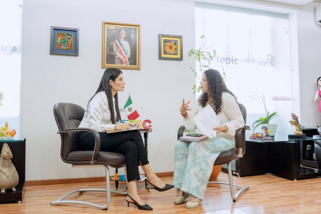 WhatsApp-Image-2025-07-29-at-8.44.57-AM-1-1024x683 Geraldine atiende a vecinas y vecinos de Tepic