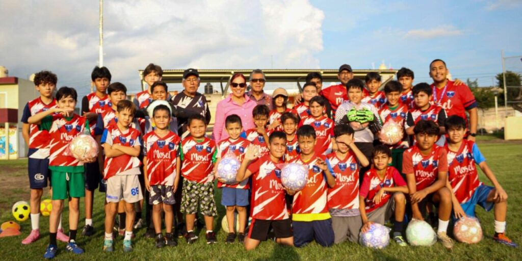 3-7-1280x640-1-1024x512 Gobierno de Xalisco impulsa el deporte infantil con entrega de material deportivo