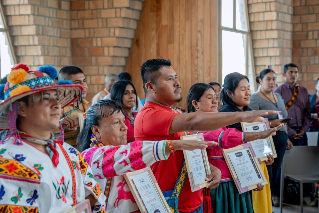 WhatsApp-Image-2025-08-11-at-6.25.22-PM-1-1024x684 Geraldine entrega nombramientos oficiales a representantes de pueblos originarios
