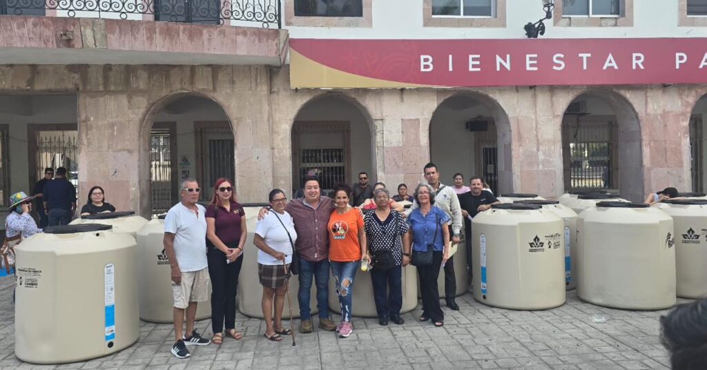 e-24-1024x536 Gobierno de Mazatlán entrega 39 tinacos a familias a través del programa “Más Bienestar para tu Hogar”