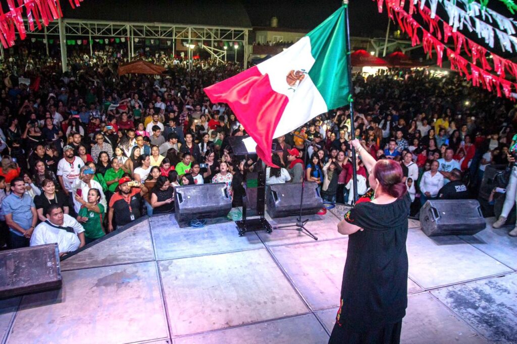 1-5-1024x682 Ante miles de personas, Anabel Guerrero encabeza el Grito de Independencia en Xalisco