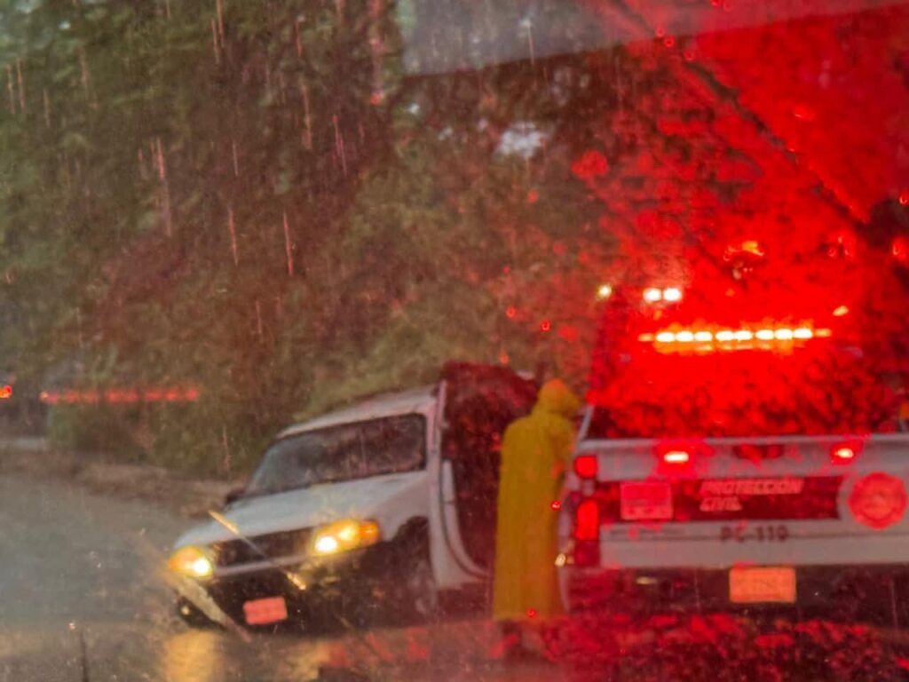 2-9-1-1024x768 Fuerte lluvia deja incidentes y afectaciones en Bahía de Banderas
