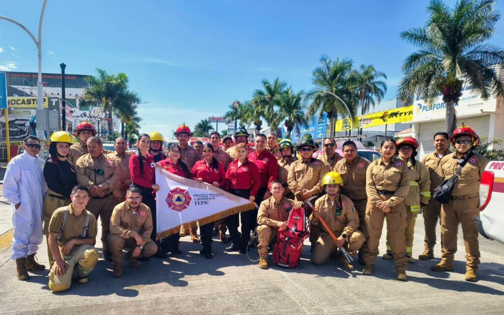 4-3-1024x641 Tepic presente en el desfile cívico-militar por el 215° aniversario de la Independencia