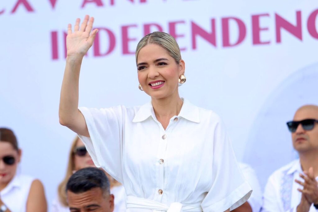 4-5-1024x683 La Presidenta Estrella Palacios encabezó el desfile cívico-militar por el 215 aniversario de la Independencia en Mazatlán