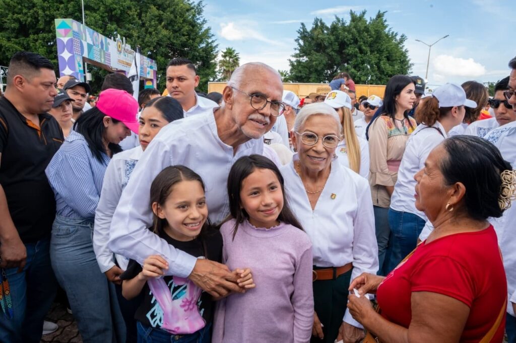 5-1-1024x682 DIF Nayarit presente en el desfile cívico-militar por la Independencia de México
