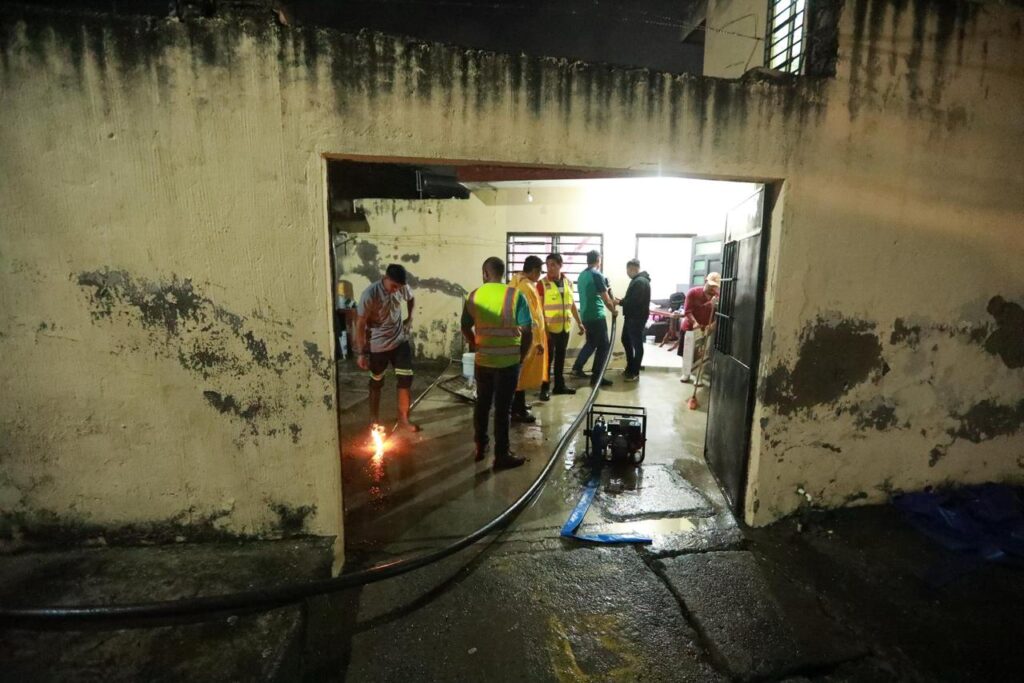 WhatsApp-Image-2025-09-02-at-9.10.27-AM-1024x683 Gobierno de Geraldine atendió toda la noche reportes por tormenta extraordinaria