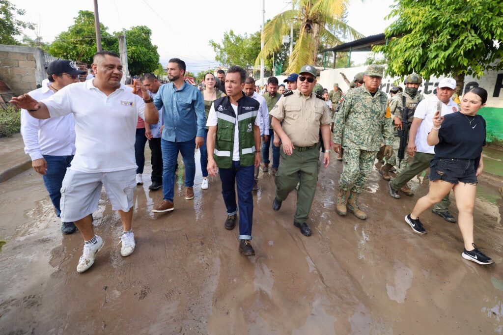 f-63-1-1024x682 Visita Pablo Lemus zonas afectadas de Puerto Vallarta