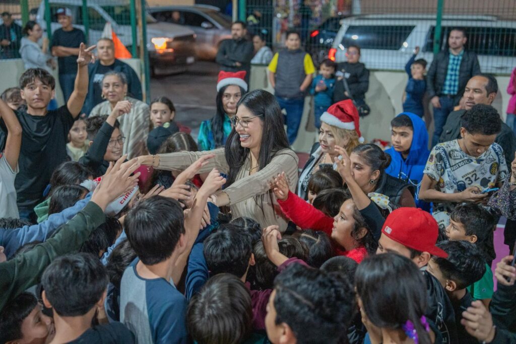 dfgdfg-1-1024x683 Geraldine encabeza posada navideña para las familias del fraccionamiento Jacarandas