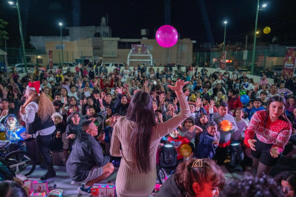 dfgsdfsdf-1-1024x683 Geraldine encabeza posada navideña para las familias del fraccionamiento Jacarandas
