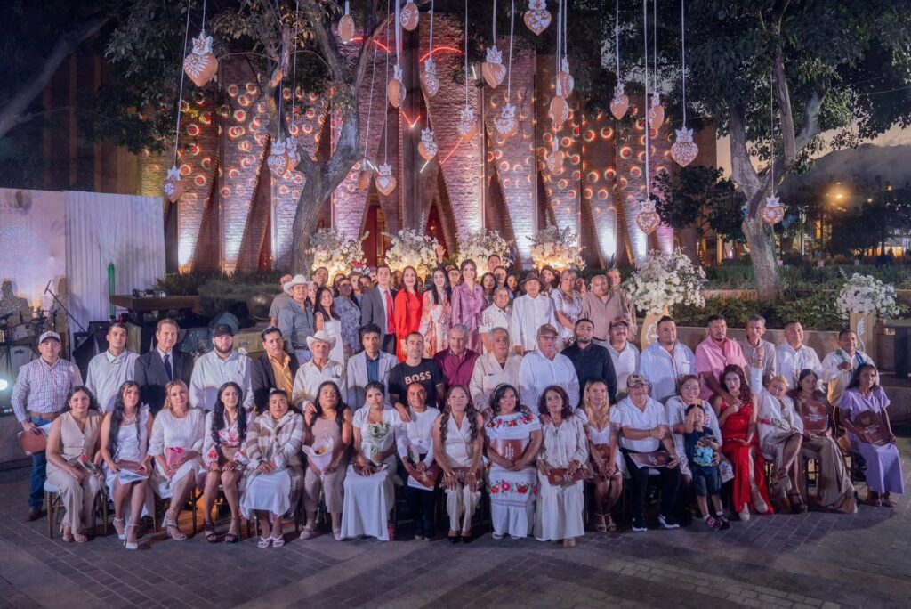 WhatsApp-Image-2026-02-15-at-12.HJKHH_-1024x684 Formalizan su unión 40 parejas en las bodas colectivas de Tepic