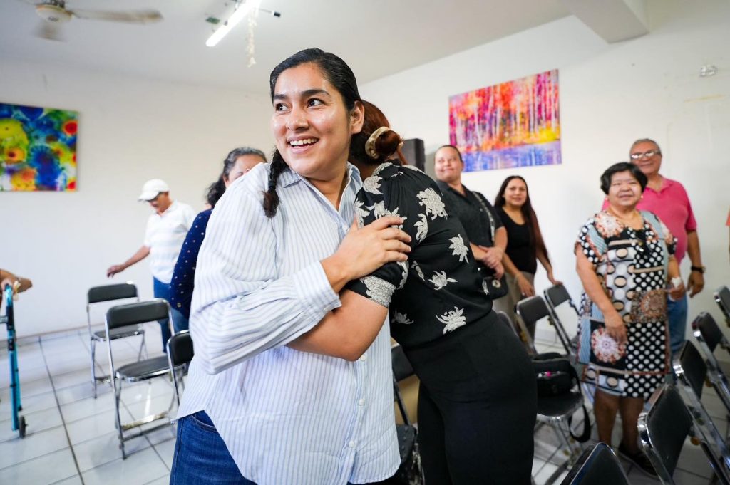 colo1-1024x681 Elizabeth López continúa recorriendo colonias de Tepic