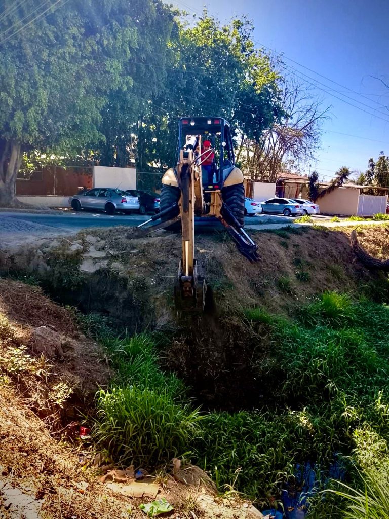 WhatsApp-Image-2026-05-06-at-4.58.41-PM-1-768x1024 Gobierno de Nayarit intensifica mantenimiento en canales de Las Canteras para prevenir inundaciones