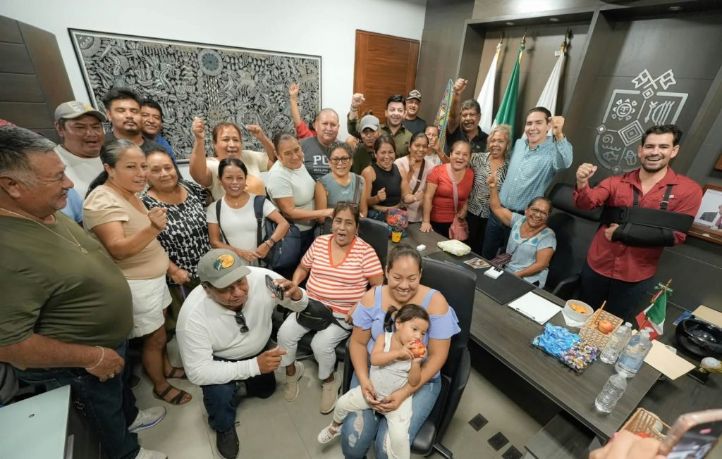 ayuda-2-1024x652 Héctor Santana respalda a vendedores de playa de Bahía de Banderas afectados por las lluvias